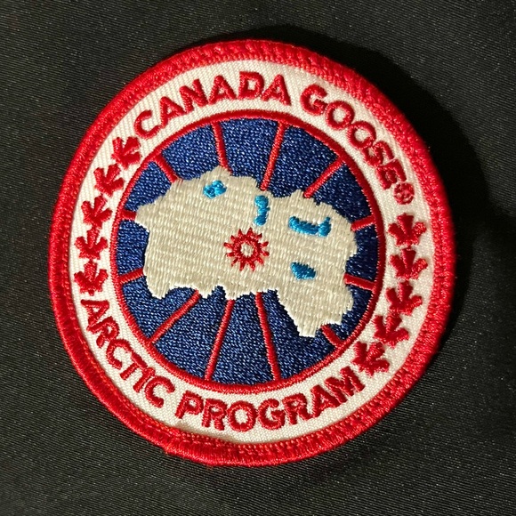 Canada Goose Kensington Slim Fit Parka in Black - Picture 9 of 16